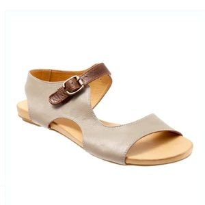 BUENO “Kina” Sandals in Grey/ Taupe